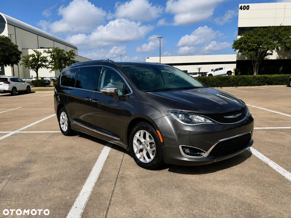 Chrysler Pacifica - 7