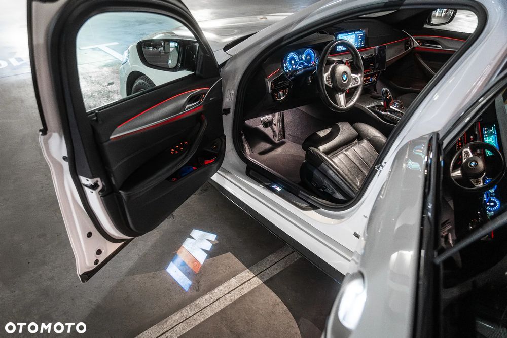 BMW Seria 5 520d M Sport - 23