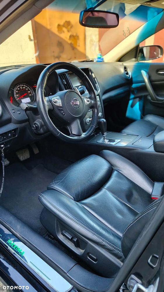 Nissan Maxima - 10