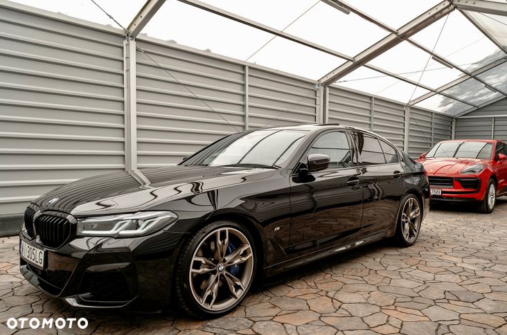 BMW Seria 5 M550i xDrive sport