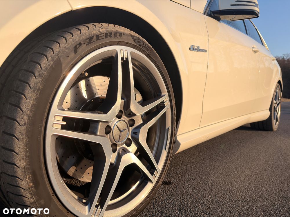 Mercedes-Benz Klasa E 63 AMG - 31