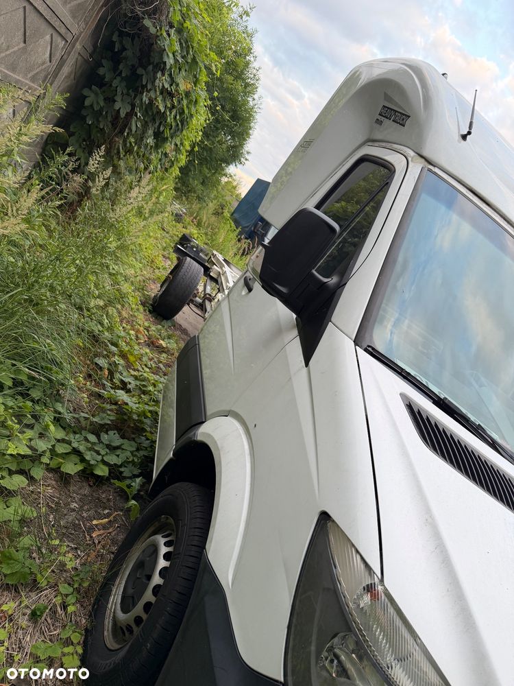 Mercedes-Benz Sprinter - 2
