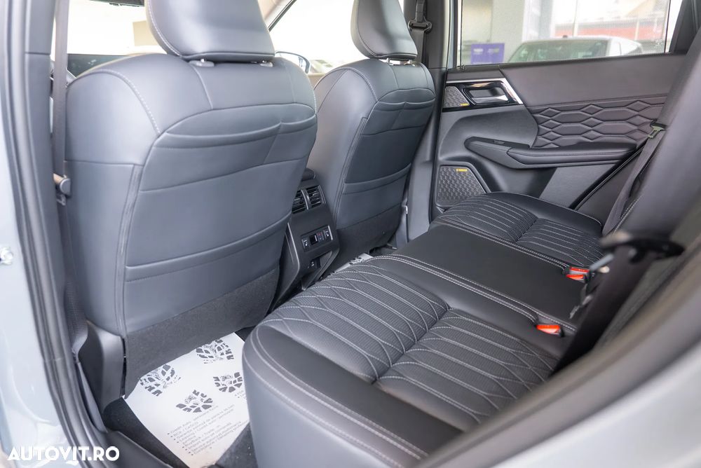 Mitsubishi Outlander 2.4 L 4X4 PHEV Instyle - 25