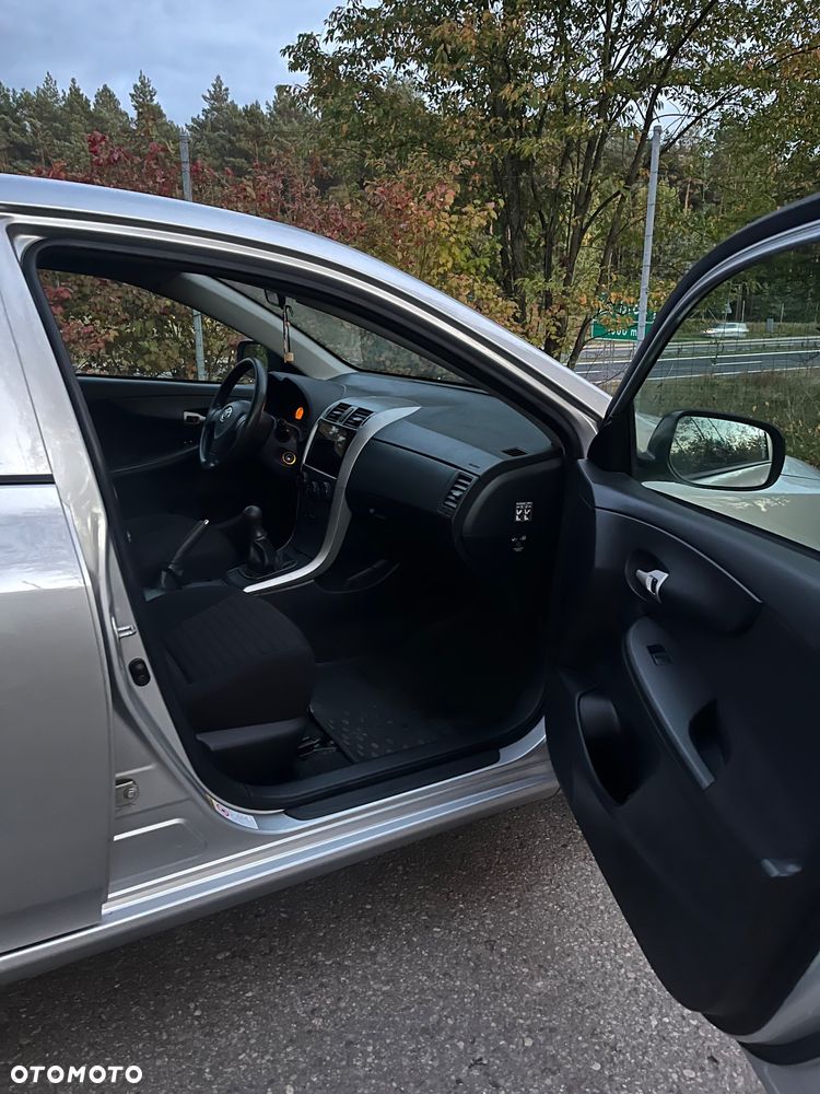 Toyota Corolla - 12