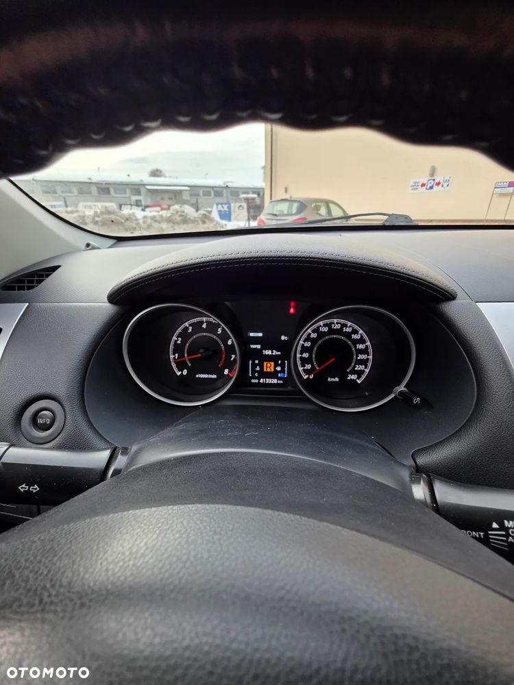 Mitsubishi Outlander - 16