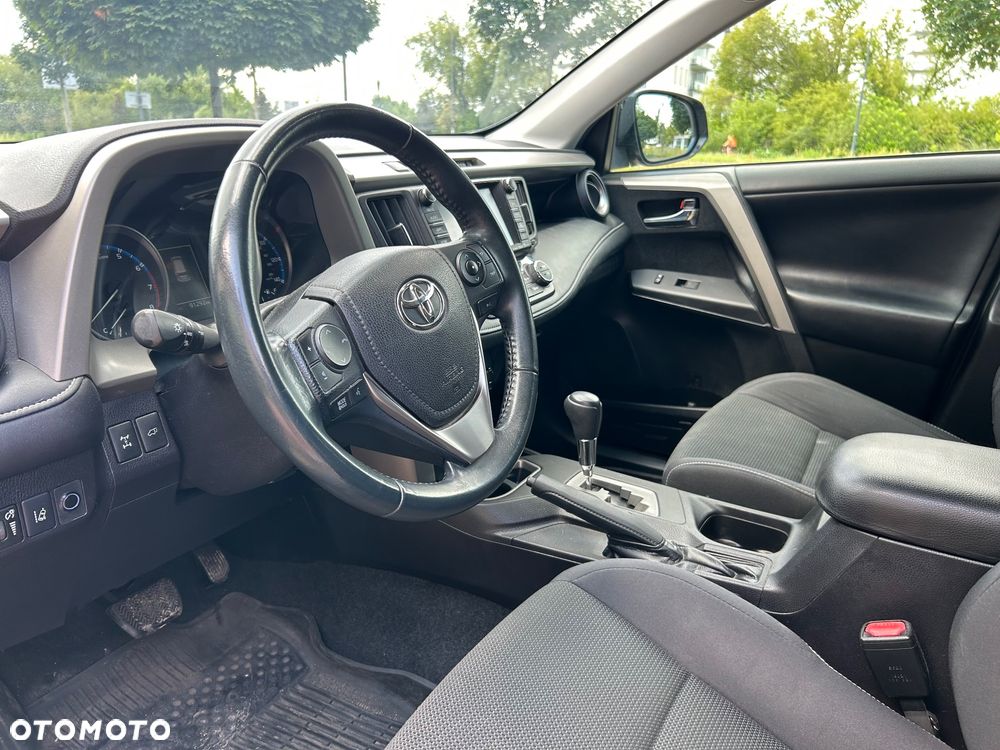 Toyota RAV4 2.5 XLE - 8