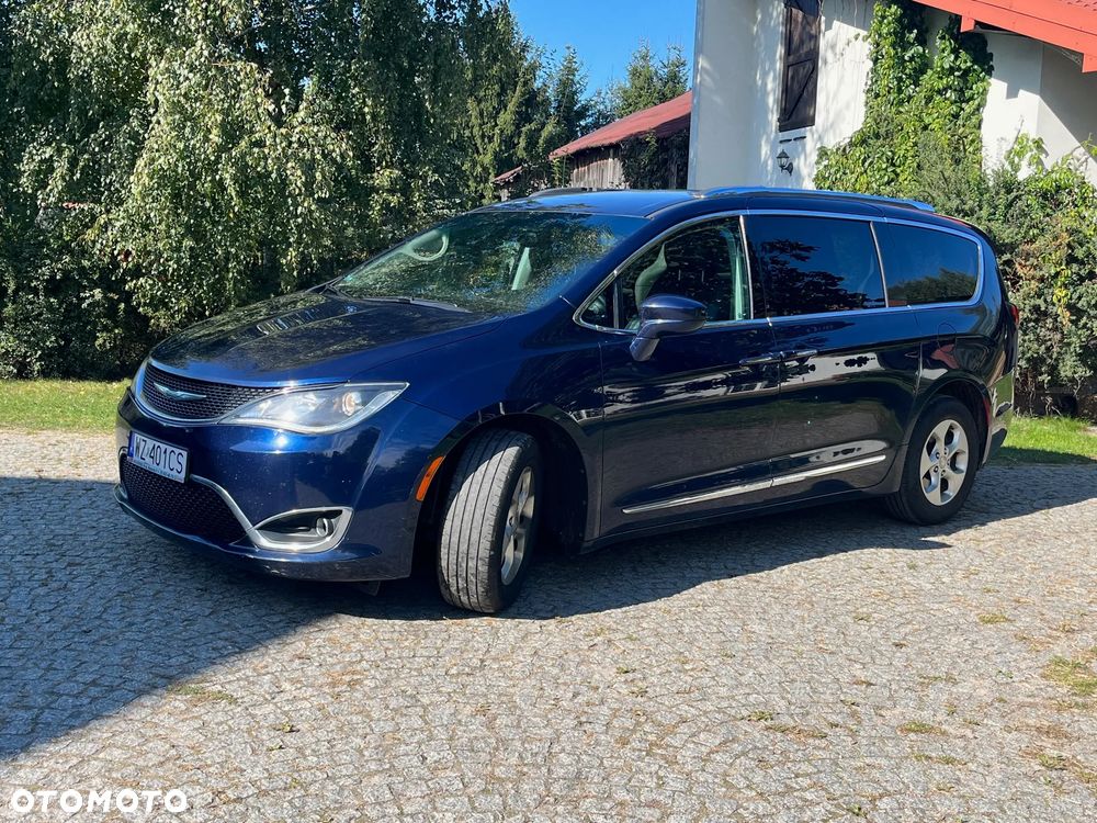 Chrysler Pacifica - 1