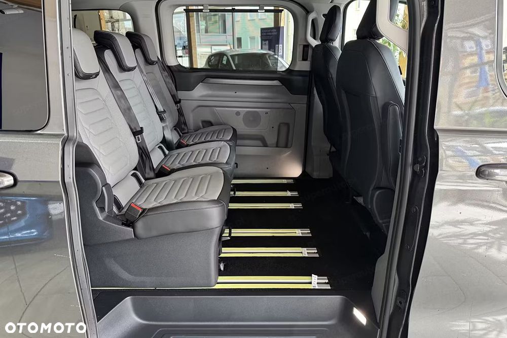 Ford Tourneo Custom - 18