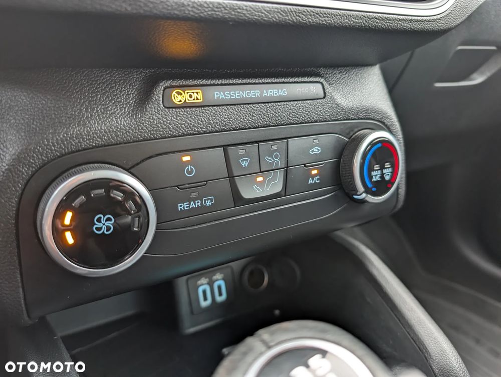 Ford Focus 1.5 EcoBlue Connected - 23