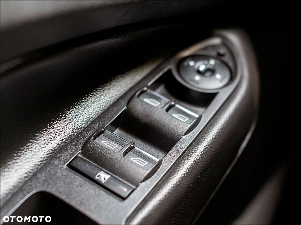 Ford Kuga - 27