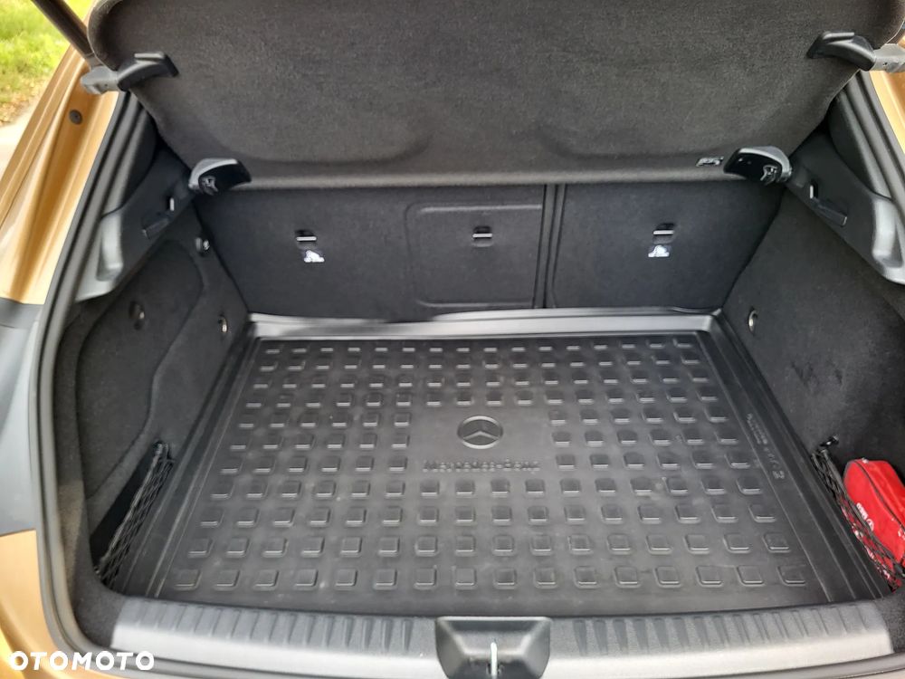 Mercedes-Benz GLA 180 Urban - 13