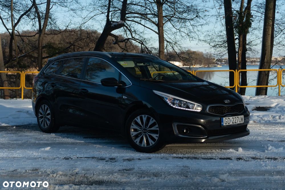Kia Ceed 1.6 CRDi 136 ISG Spirit - 2