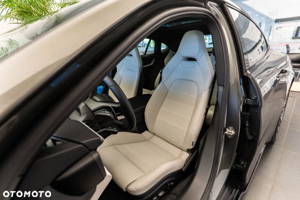 Porsche Panamera 4 E-Hybrid - 11