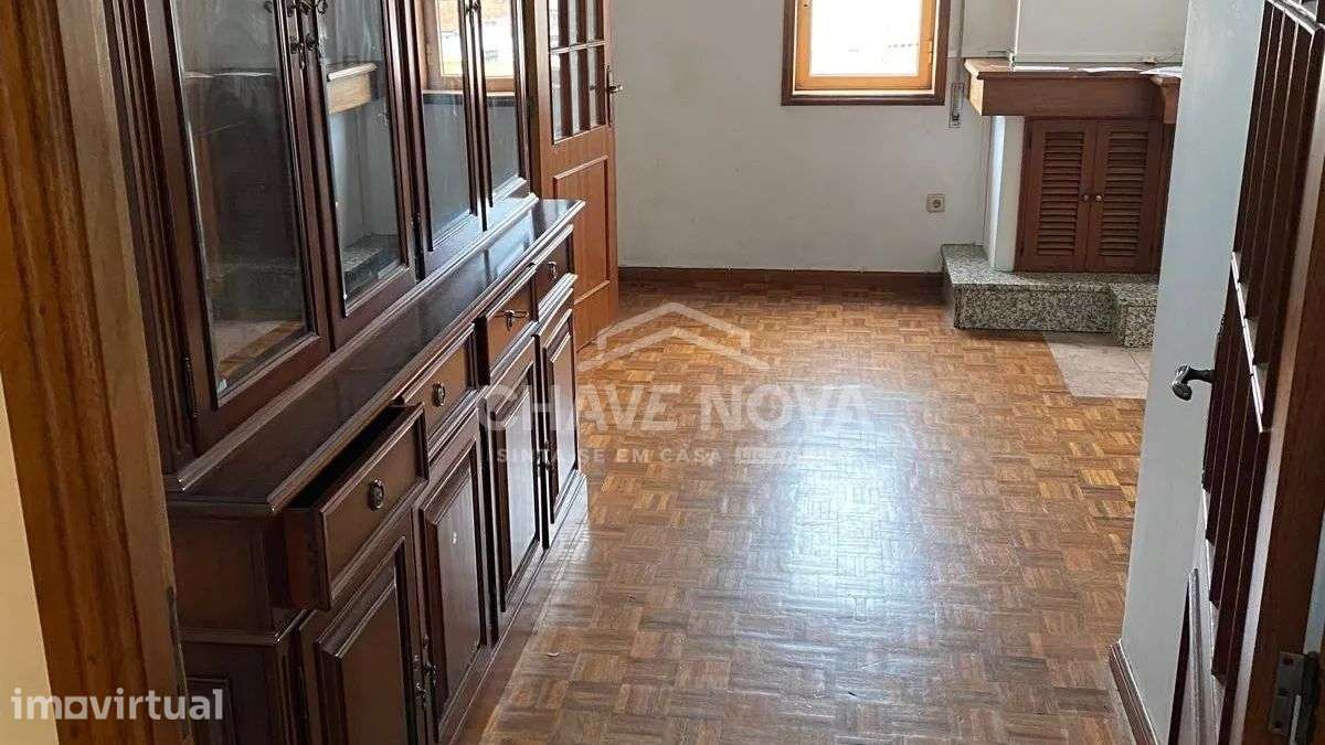T2 c/ Arrumos em Santa Marinha (Coimbrões) // Arrendado - Grande imagem: 3/12