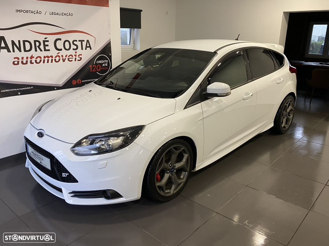 Ford Focus 2.0i ST-2 - 1
