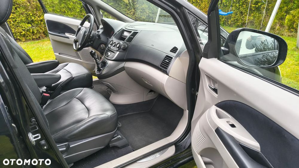 Mitsubishi Grandis - 9