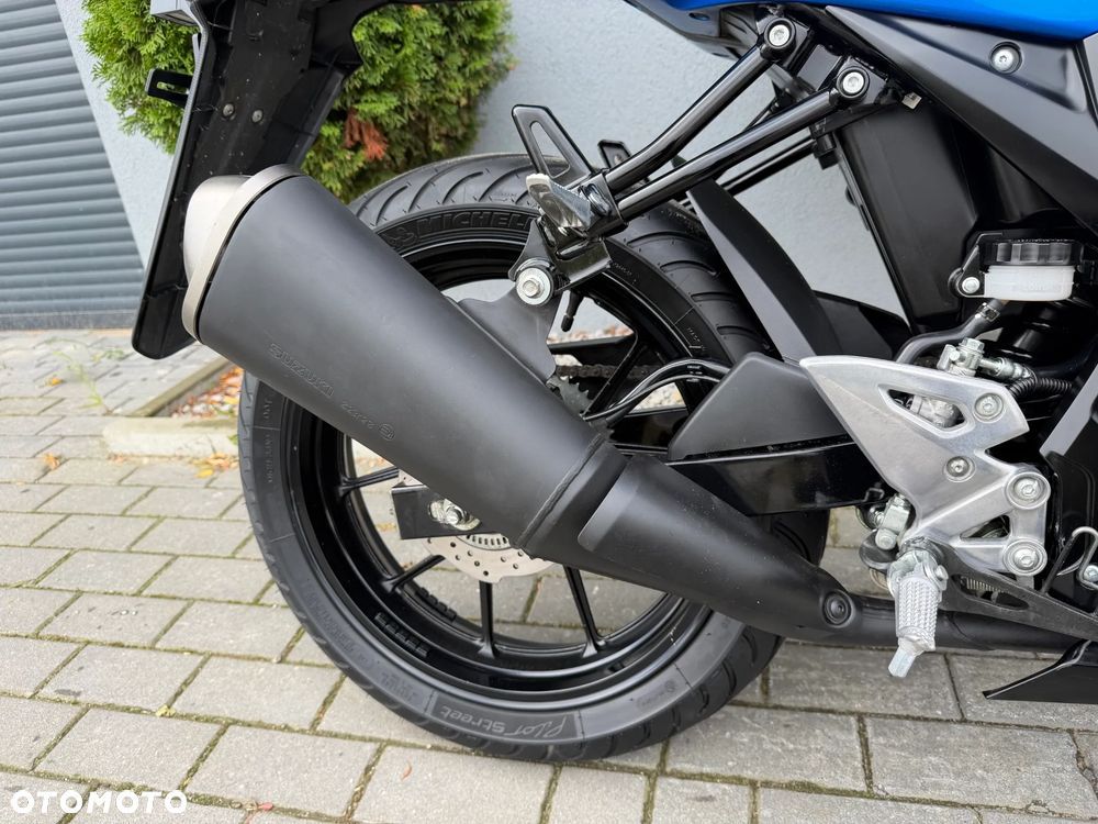 Suzuki GSX - 19