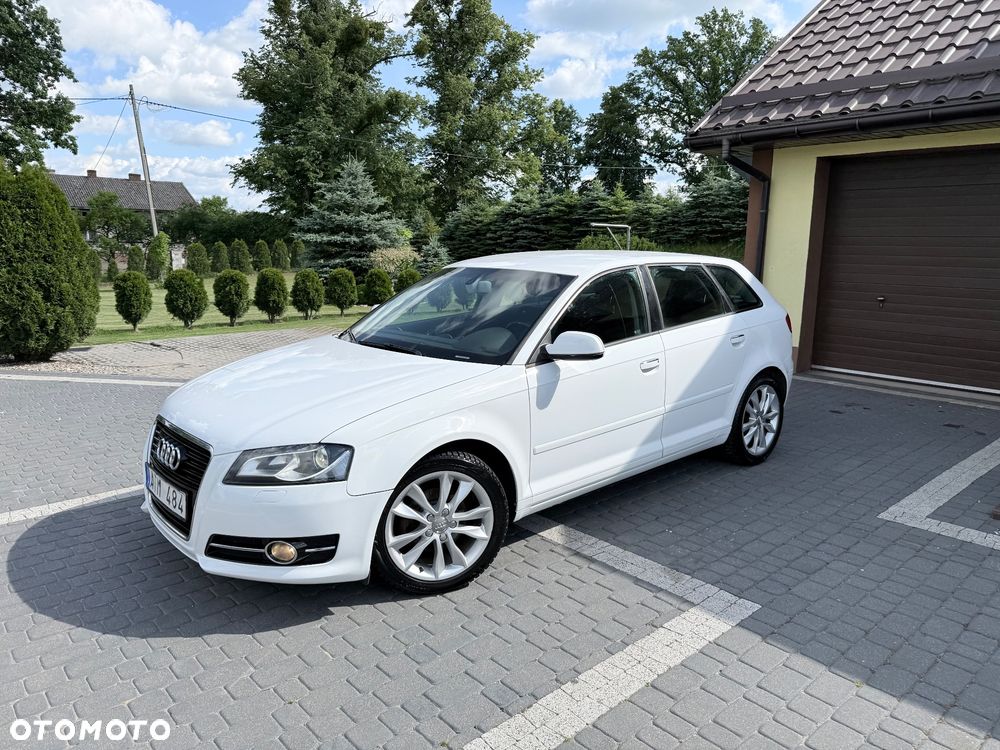 Audi A3 Sportback 1.6 TDI DPF S tronic S line Sportpaket - 4