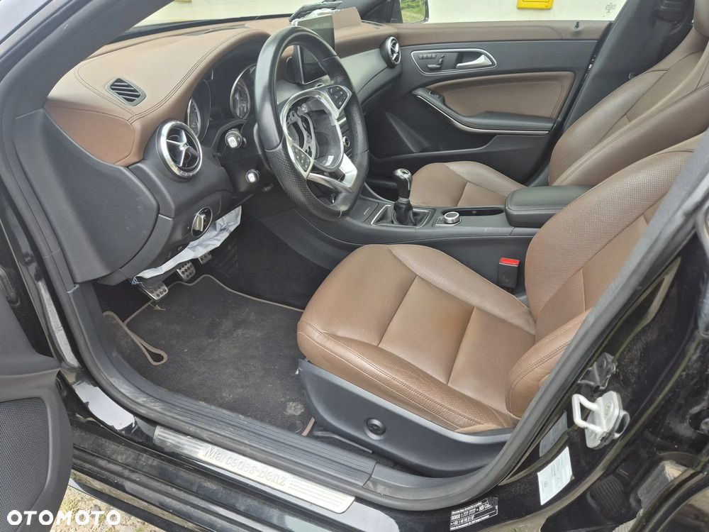 Mercedes-Benz CLA 200 AMG Line - 17