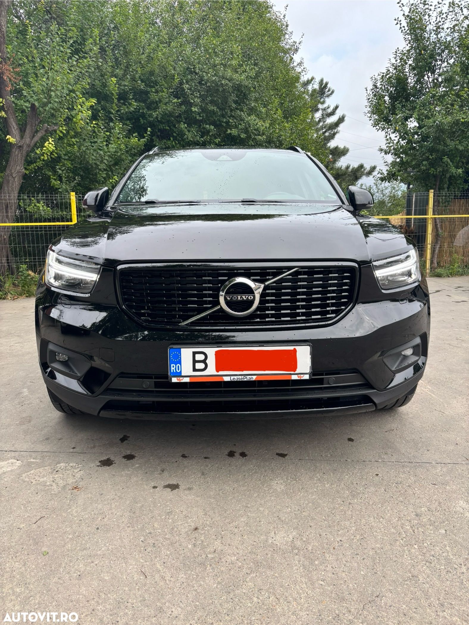 Volvo XC 40 B4 AT8 AWD Mild Hybrid R-Design - 1
