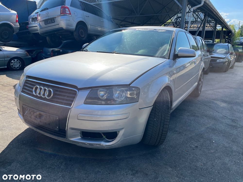 Drzwi prawe lewe Audi A3 8P 3D LY7W - 3