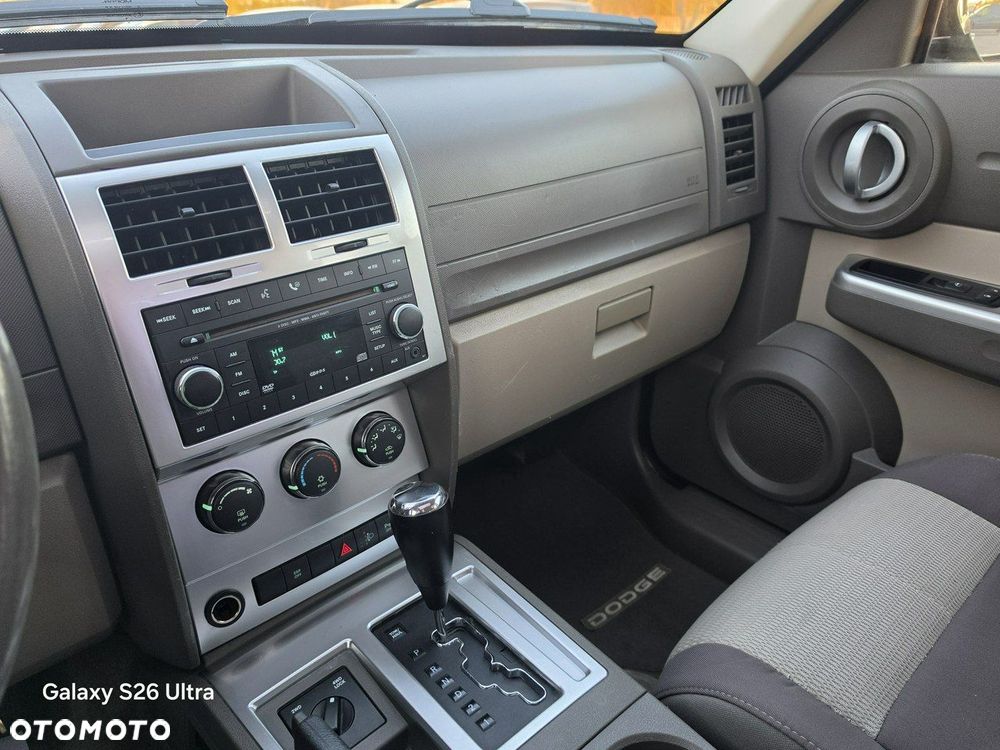 Dodge Nitro - 36