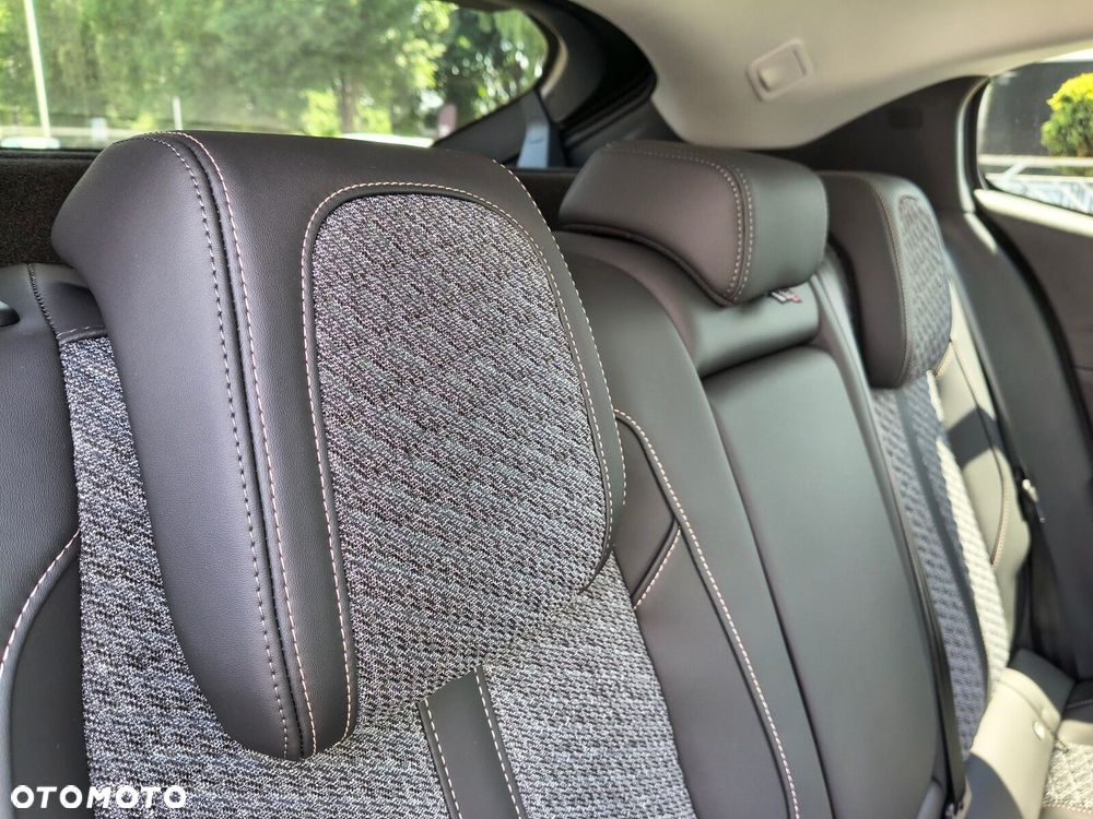 Peugeot 408 - 16