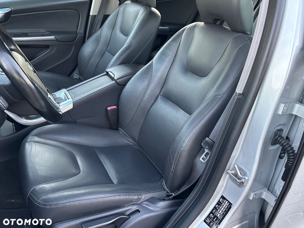 Volvo V60 D4 Geartronic Momentum - 29