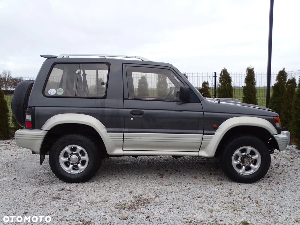 Mitsubishi Pajero - 20