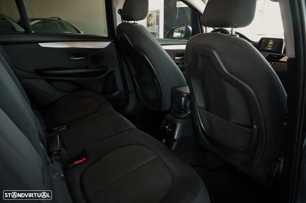 BMW 216 Gran Tourer d 7L Line Luxury - 25
