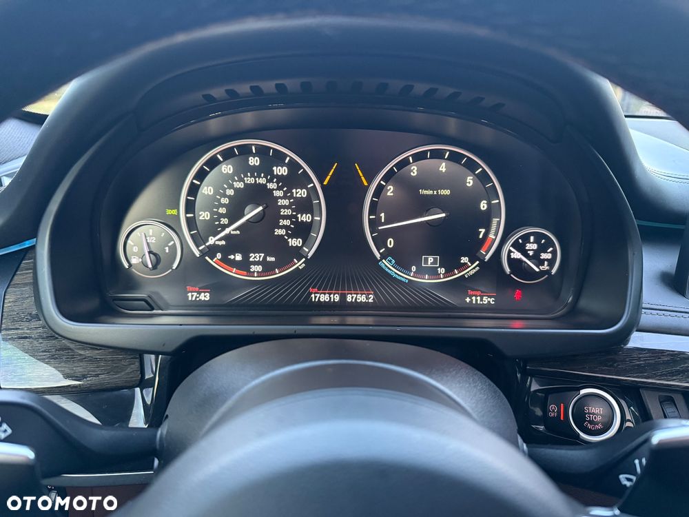 BMW X5 xDrive50i Sport-Aut - 18