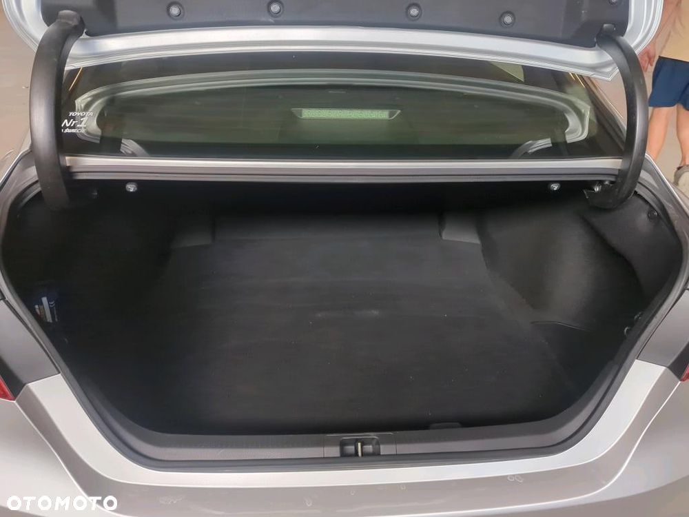Toyota Camry - 21
