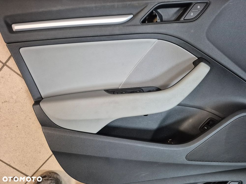 Boczki Drzwi Komplet Audi A3 8V - 3