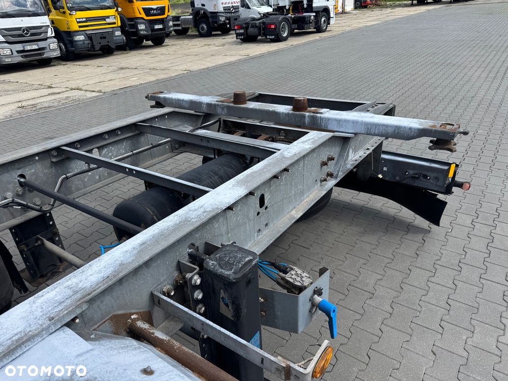 Schmitz Cargobull PRZYCZEPA BDF TANDEM OCYNK mało używana - 4