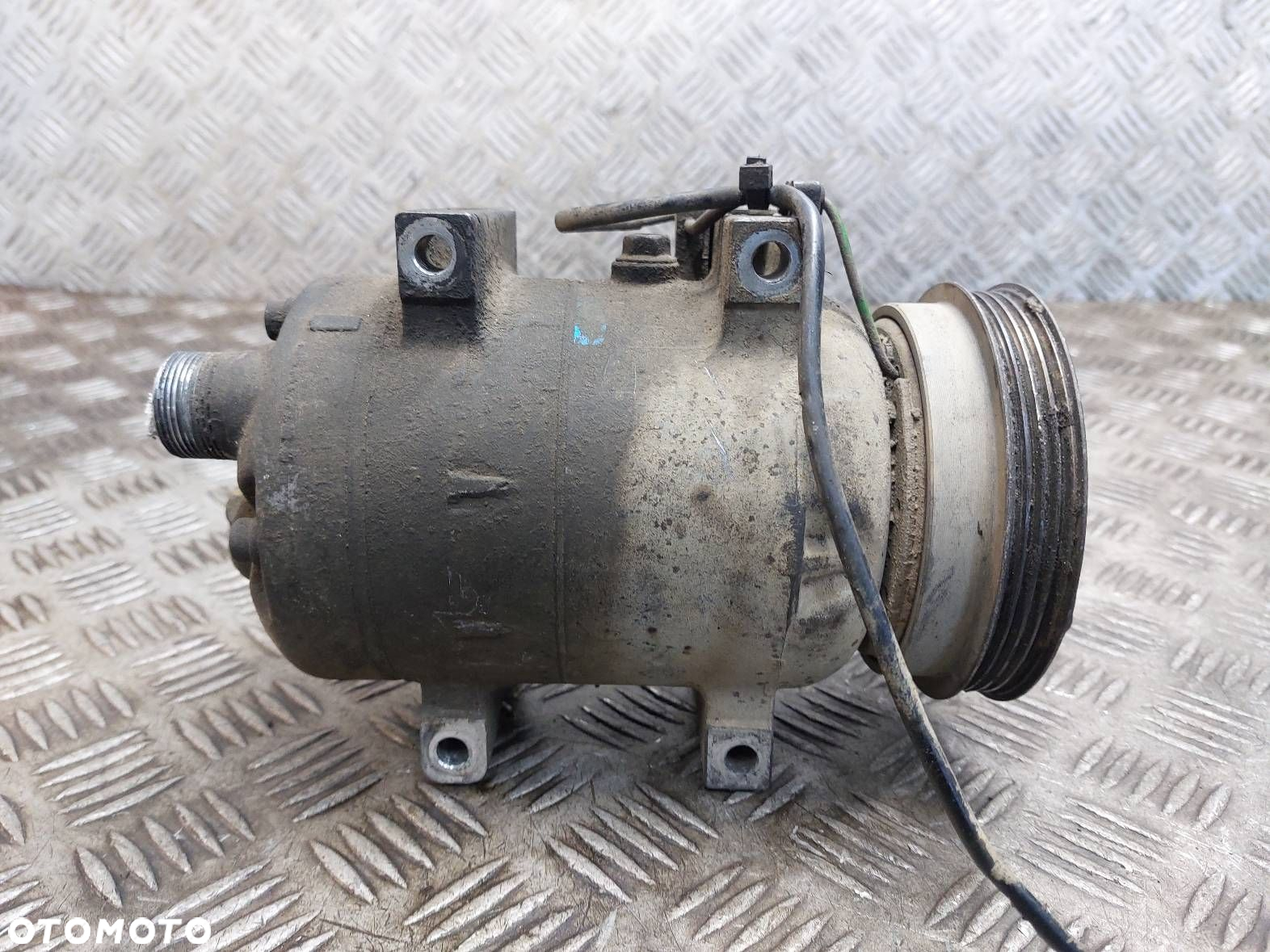 SPRĘŻARKA KLIMATYZACJI USZKODZONY AUDI A4 B5 FL 1.8 20V 8D0260805D - 4