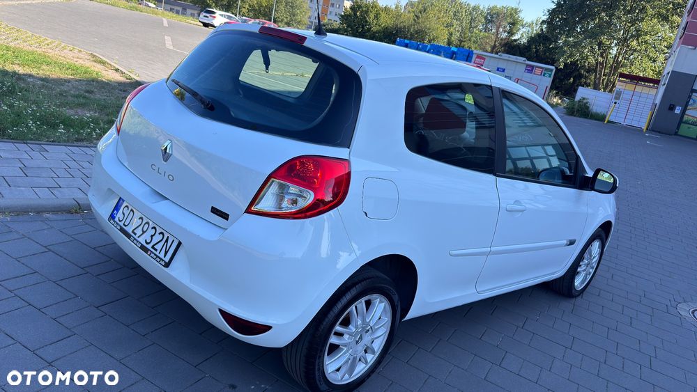 Renault Clio 1.2 16V Alize - 19