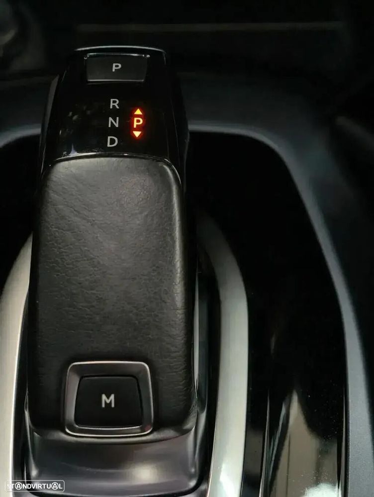 Peugeot 2008 1.5 BlueHDi Allure EAT8 - 36