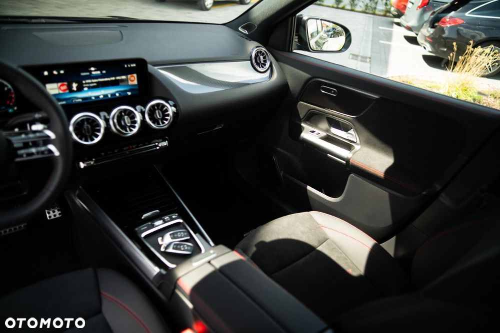Mercedes-Benz GLA - 22
