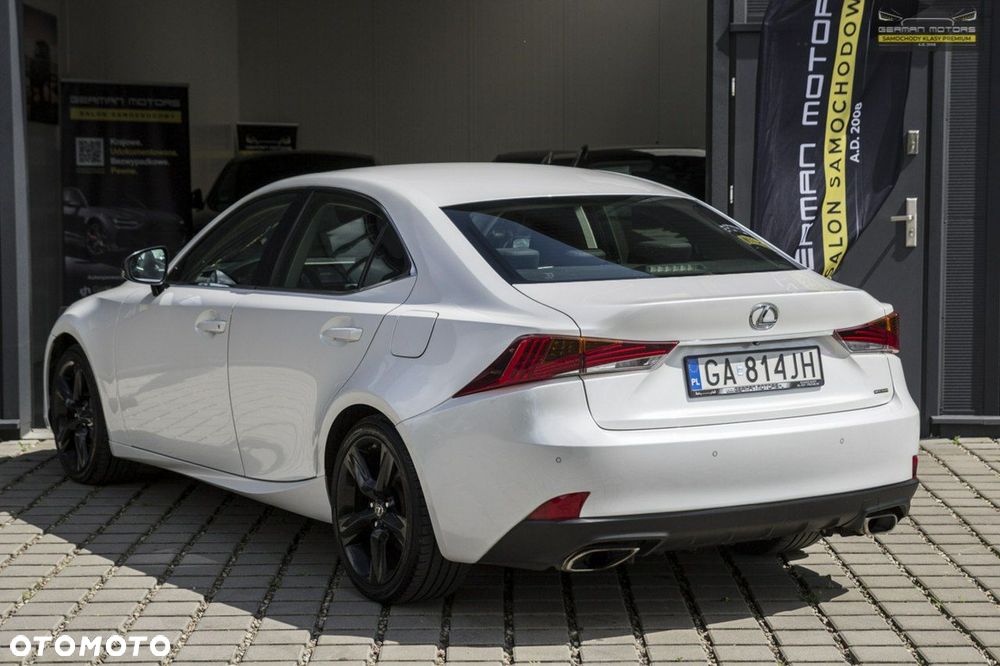 Lexus IS - 15