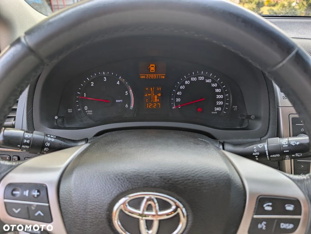 Toyota Avensis 2.0 D-4D Premium - 9