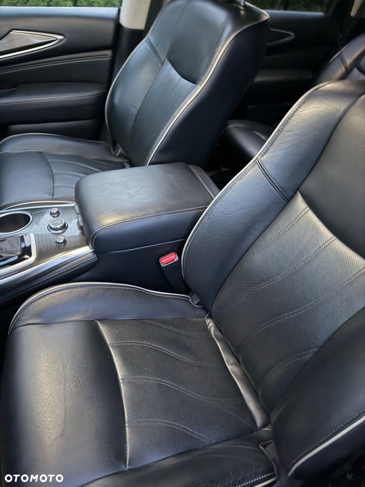 Infiniti Q60 - 8