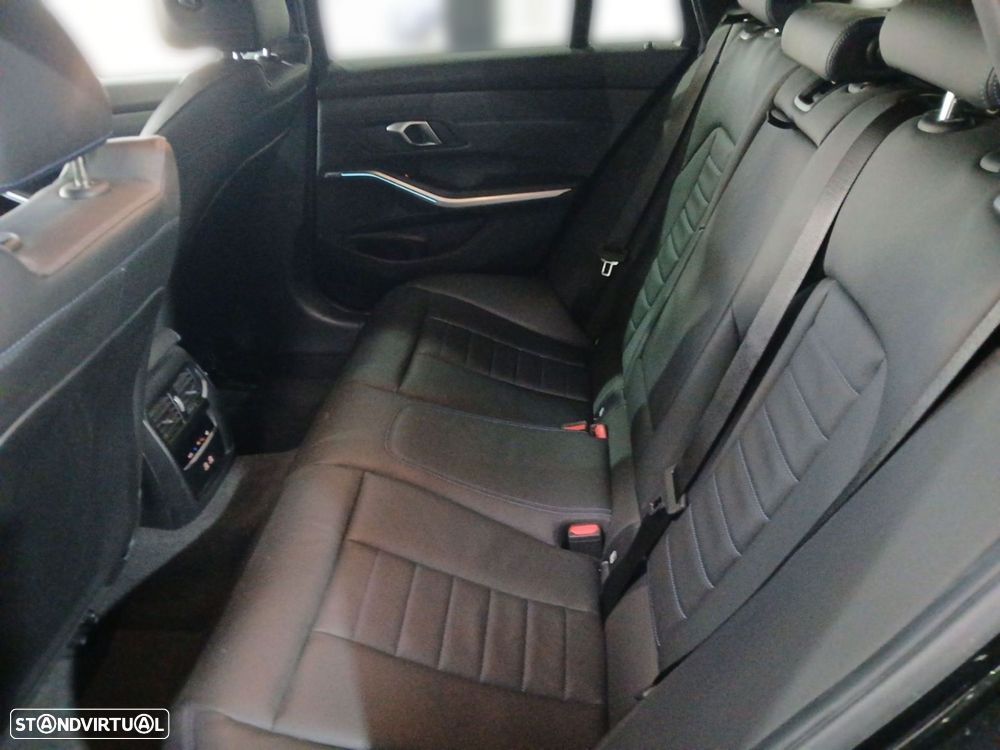 BMW 320 d Pack Desportivo M Auto — fotografia 14