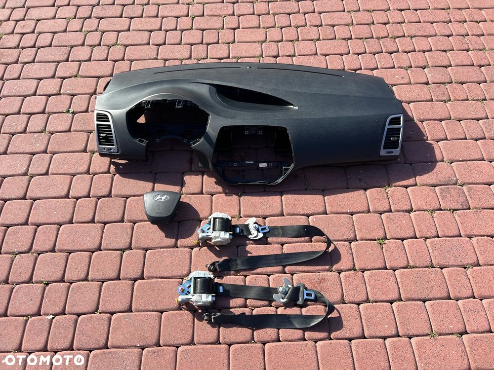 DESKA KONSOLA KOKPIT PODUSZKA PASY HYUNDAI I20 I - 1