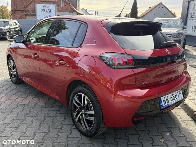 Peugeot 208 - 8