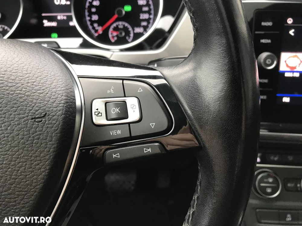 Volkswagen Touran 2.0 TDI SCR DSG Trendline - 18