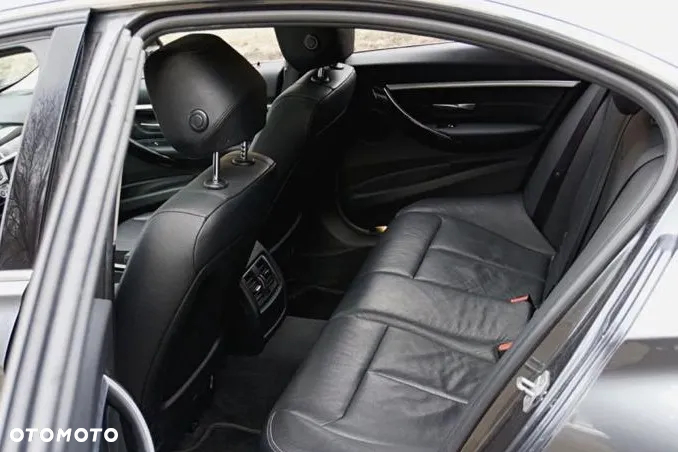 BMW Seria 3 320d Luxury Line - 15