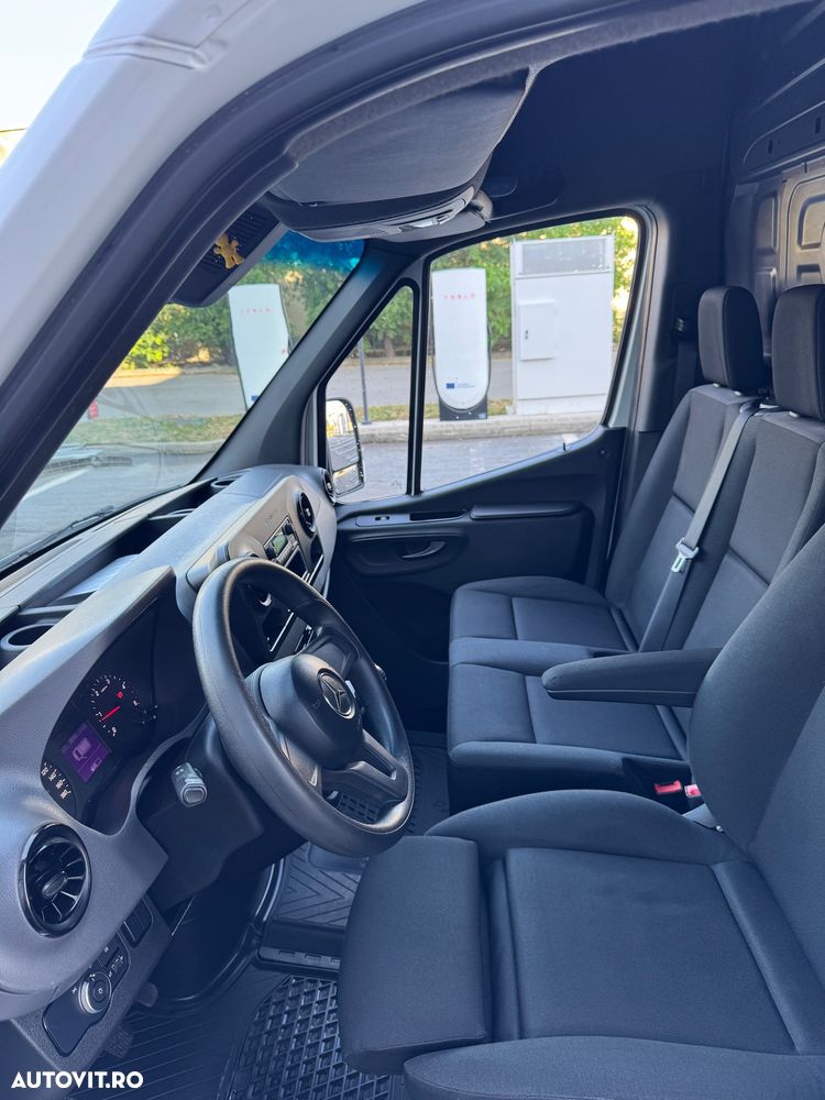 Mercedes-Benz Sprinter - 32