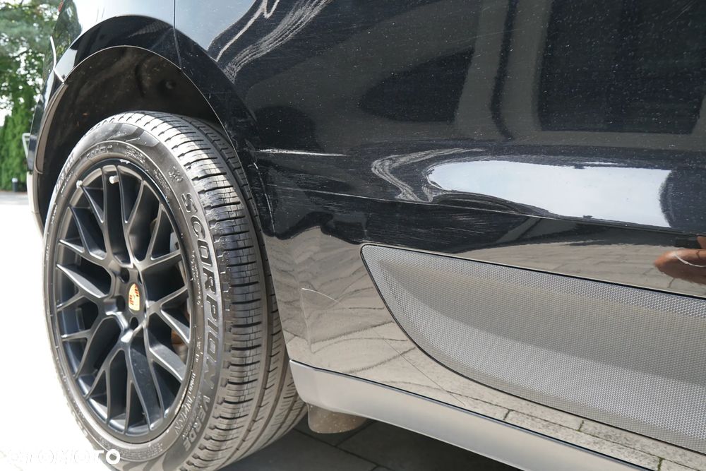 Porsche Macan - 24