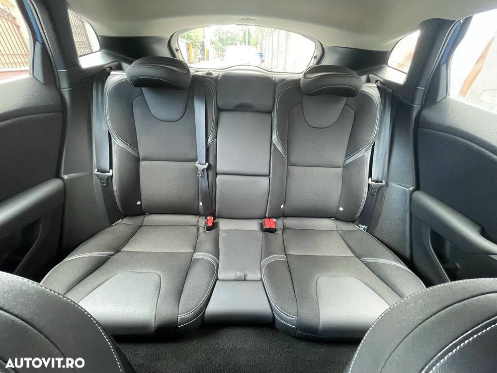 Volvo V40 D4 Momentum - 9