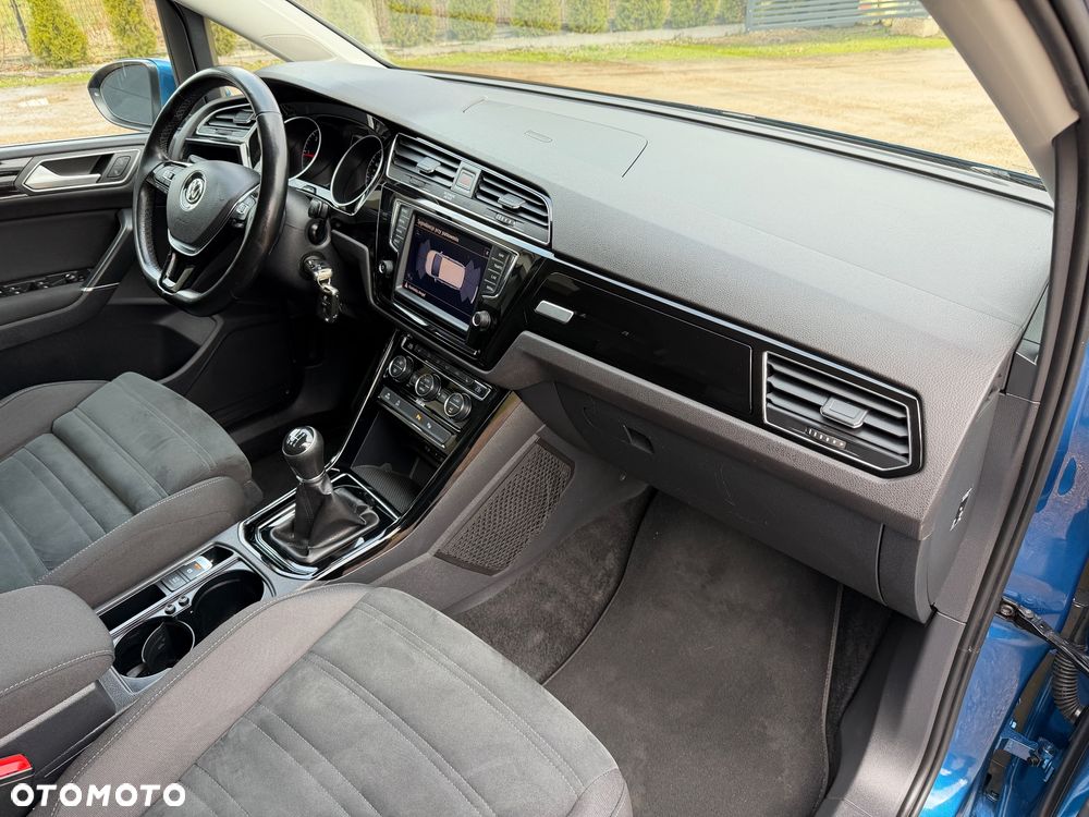 Volkswagen Touran - 27
